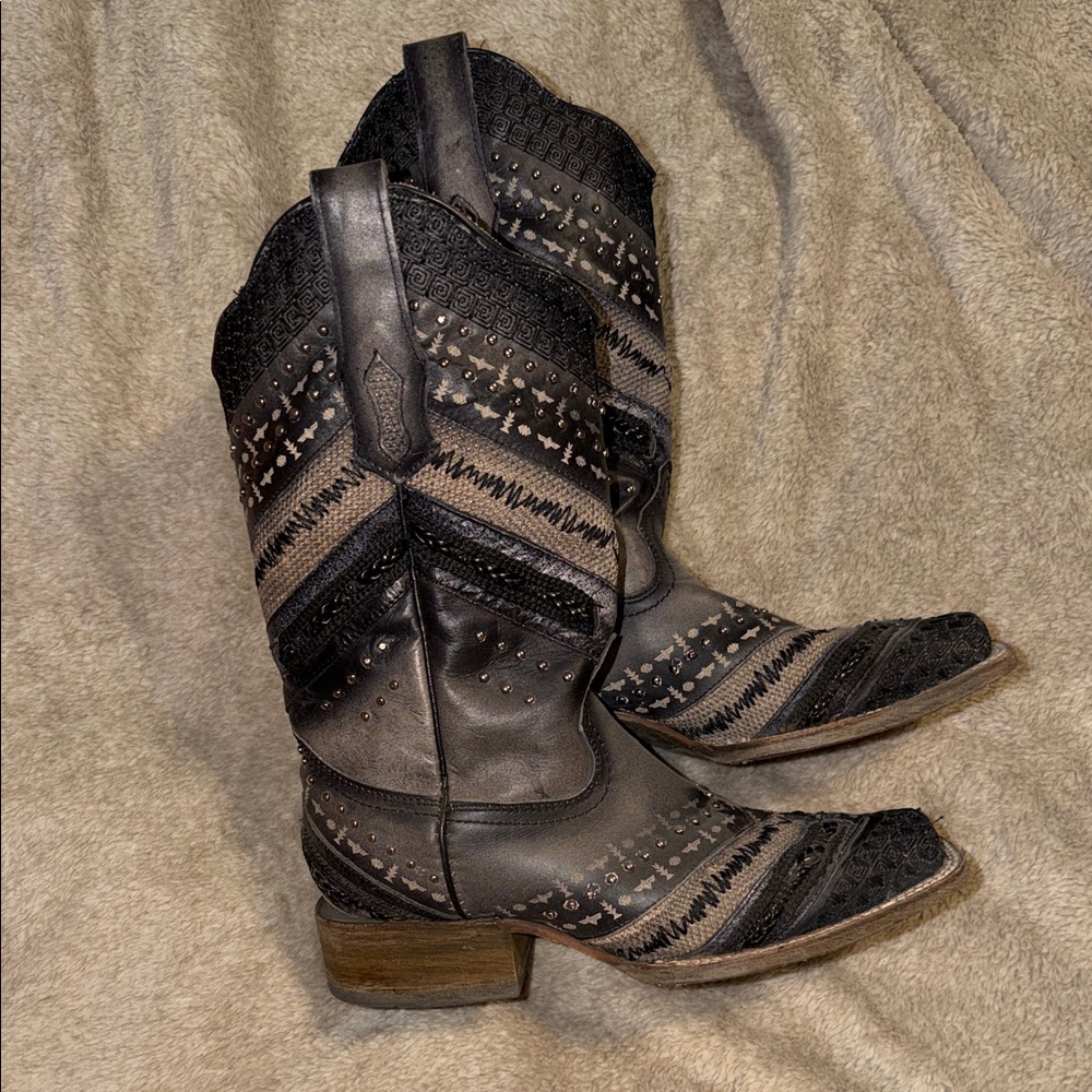 CORRAL BOOTS 🤍